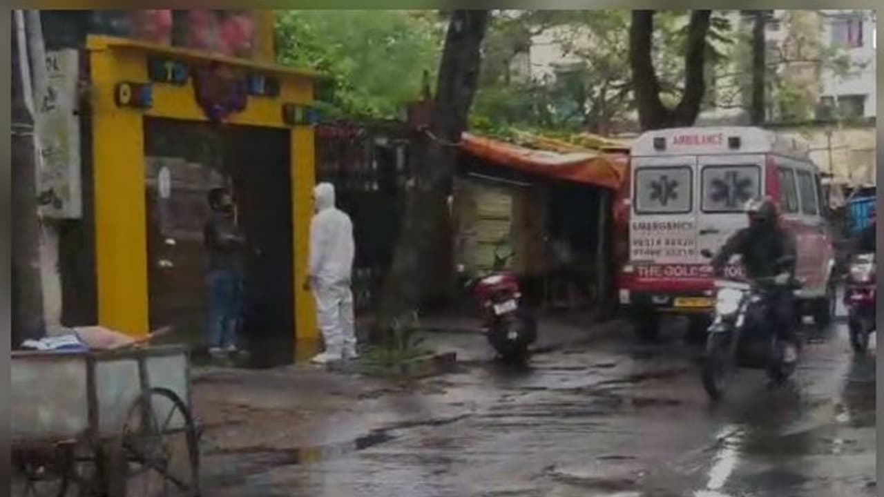 নিজে করোনা আক্রান্ত জেনেও দোকান রাখলেন খোলা, আতঙ্কে স্বাস্থ্য দফতরে খবর দিল বেহালাবাসী