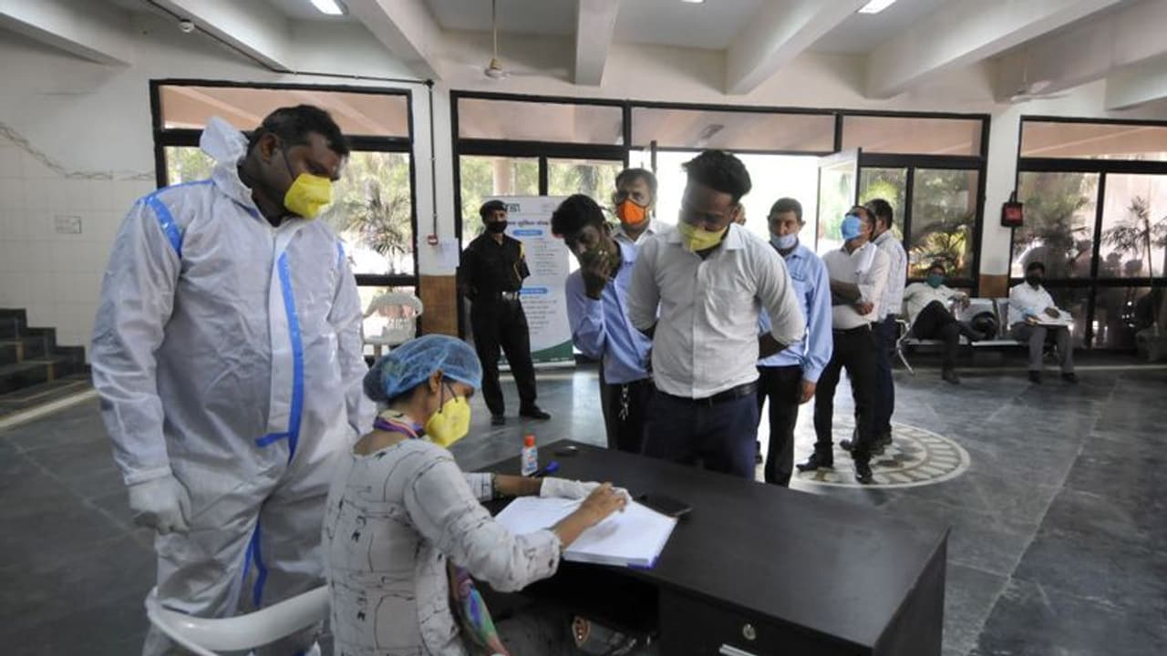 कोरोना : भारत ने 2 दिन में कर डाले 10 लाख टेस्ट, मार्च के अंत तक हर रोज हो रही थीं सिर्फ 10000 जांचें कोरोना : भारत ने 2 दिन में कर डाले 10 लाख टेस्ट, मार्च के अंत तक हर रोज हो रही थीं सिर्फ 10000 जांचें