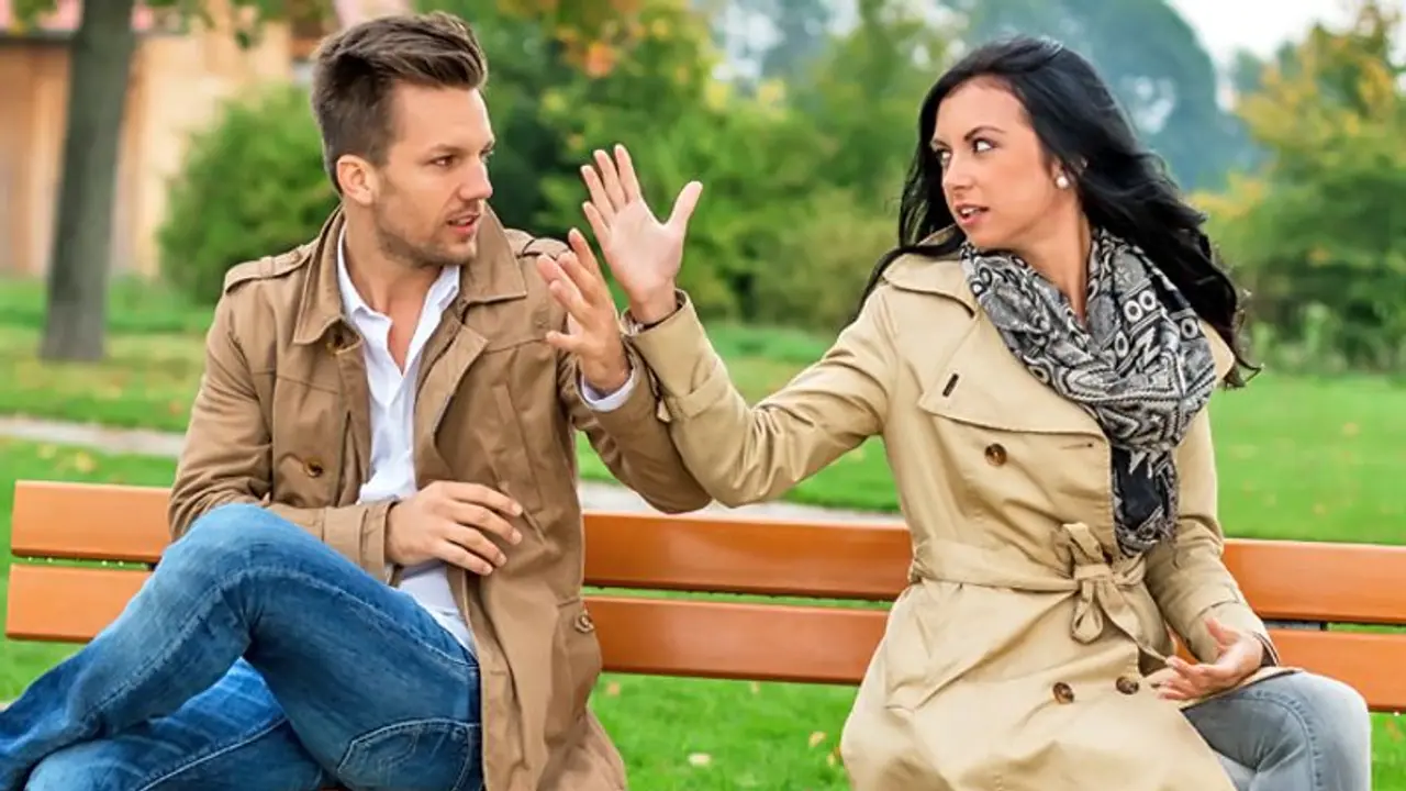 इस दिशा में होता है वास्तु दोष तो पति पत्नी में होता है विवाद और बढ़ने लगते हैं दुश्मन इस दिशा में होता है वास्तु दोष तो पति पत्नी में होता है विवाद और बढ़ने लगते हैं दुश्मन