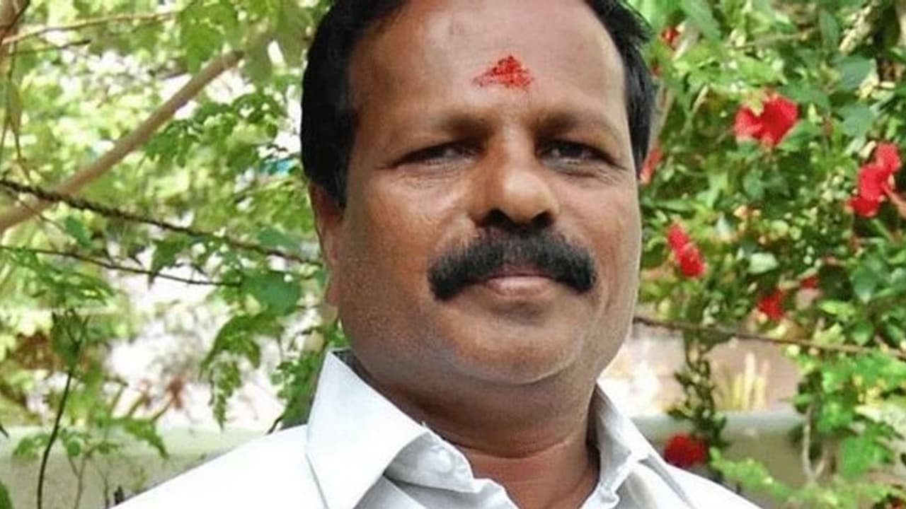 சிறுமிக்கு பாலியல் தொல்லை கொடுத்த முன்னாள் அதிமுக எம்எல்ஏ..!பாய்ந்தது போக்சோ..தப்பியோடி எக்ஸ்..!