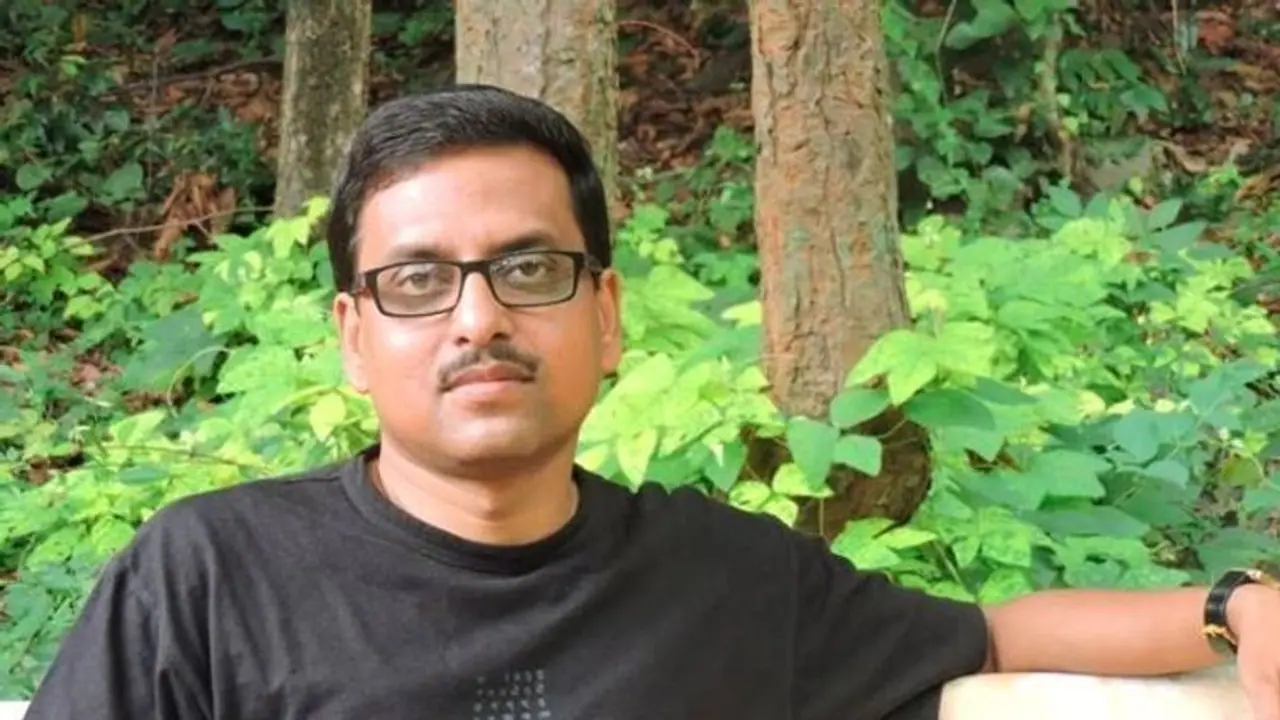 প্রেমের ফাঁদে ফেলে ছাত্রীদের 'যৌন হেনস্থা', অধ্যাপকের কীর্তিতে শোরগোল বর্ধমানে প্রেমের ফাঁদে ফেলে ছাত্রীদের 'যৌন হেনস্থা', অধ্যাপকের কীর্তিতে শোরগোল বর্ধমানে