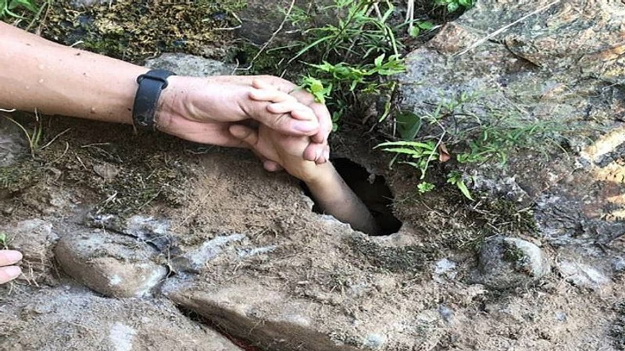 नदी के अंदर छिपी थी खौफनाक असलियत, नहाने गया बच्चा तो मौत ने यूं निगल लिया अंदर नदी के अंदर छिपी थी खौफनाक असलियत, नहाने गया बच्चा तो मौत ने यूं निगल लिया अंदर