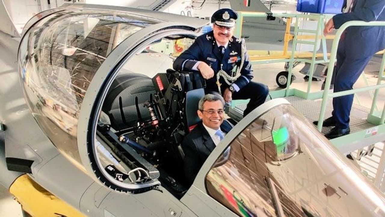 কাশ্মীরি ব্যক্তিত্বের দায়িত্বেই ফ্রান্স থেকে আসছে রাফাল জেট, আলাপ করুন সেই যোদ্ধার সঙ্গে কাশ্মীরি ব্যক্তিত্বের দায়িত্বেই ফ্রান্স থেকে আসছে রাফাল জেট, আলাপ করুন সেই যোদ্ধার সঙ্গে