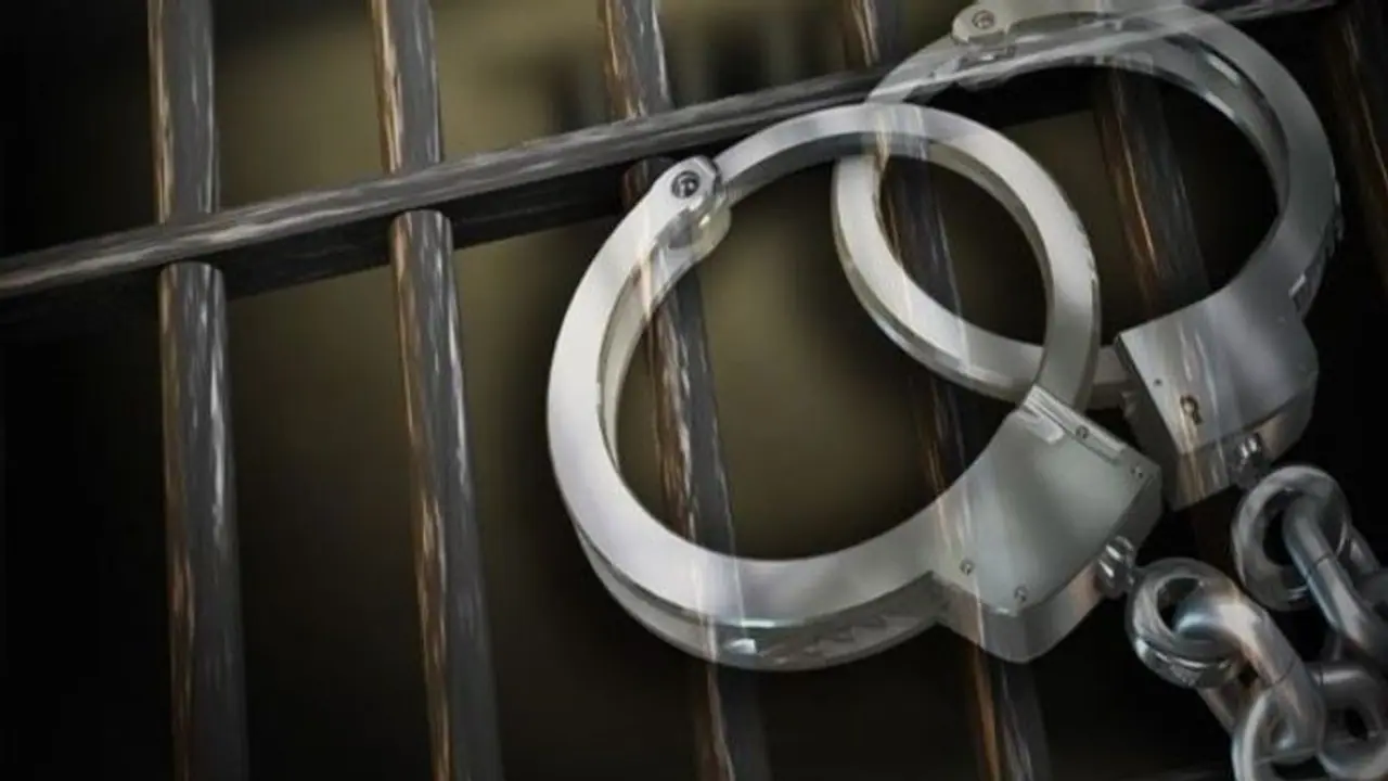 சிறுமிக்கு பாலியல் தொல்லை.. தலைமறைவாக இருந்த முன்னாள் அதிமுக எம்எல்ஏ அதிரடி கைது..!