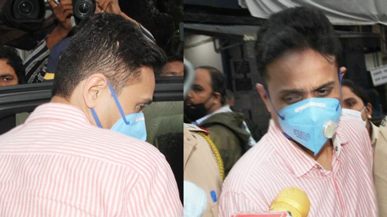 सुशांत सिंह मामले में धर्मा प्रोडक्शन के सीईओ से पुलिस ने की 4 घंटे पूछताछ, करन जौहर का भी दर्ज होगा बयान सुशांत सिंह मामले में धर्मा प्रोडक्शन के सीईओ से पुलिस ने की 4 घंटे पूछताछ, करन जौहर का भी दर्ज होगा बयान