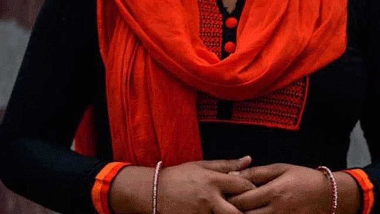 దుబాయిలో కొడుకు.. ఒంటరిగా ఉన్న కోడలిపై కన్నేసిన మామ.. దుబాయిలో కొడుకు.. ఒంటరిగా ఉన్న కోడలిపై కన్నేసిన మామ..