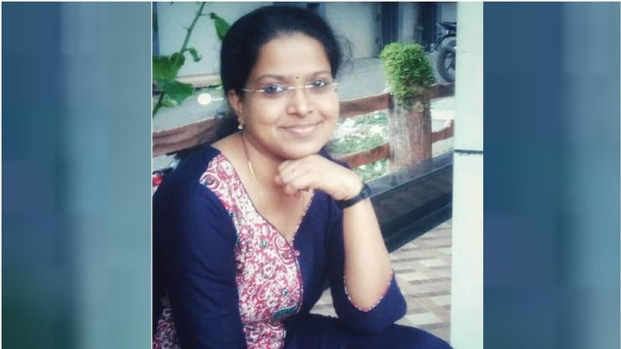 മലയാളി നഴ്സ് സൗദി അറേബ്യയിൽ മരിച്ചു മലയാളി നഴ്സ് സൗദി അറേബ്യയിൽ മരിച്ചു