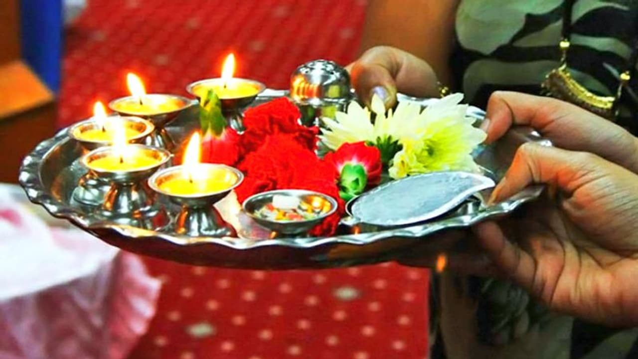 धर्म प्रश्न: व्रत टूट जाए तो क्या करना चाहिए, पूजा का दीपक बुझ जाएं तो क्या करें? धर्म प्रश्न: व्रत टूट जाए तो क्या करना चाहिए, पूजा का दीपक बुझ जाएं तो क्या करें?
