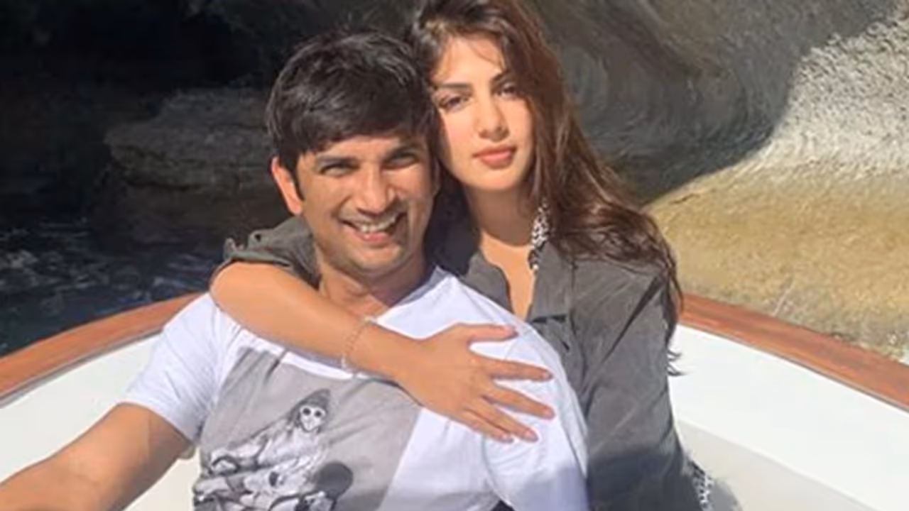 मुंबई पहुंची बिहार पुलिस, फ्लैट पर नहीं मिलीं सुशांत सिंह की गर्लफ्रेंड रिया चक्रवर्ती, तलाश जारी मुंबई पहुंची बिहार पुलिस, फ्लैट पर नहीं मिलीं सुशांत सिंह की गर्लफ्रेंड रिया चक्रवर्ती, तलाश जारी