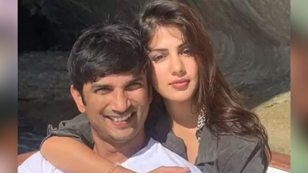 సుశాంత్ గర్ల్ ఫ్రెండ్ పై ఎఫ్ఐఆర్: ముందస్తు బెయిలుకు రియా చక్రవర్తి యత్నాలు సుశాంత్ గర్ల్ ఫ్రెండ్ పై ఎఫ్ఐఆర్: ముందస్తు బెయిలుకు రియా చక్రవర్తి యత్నాలు