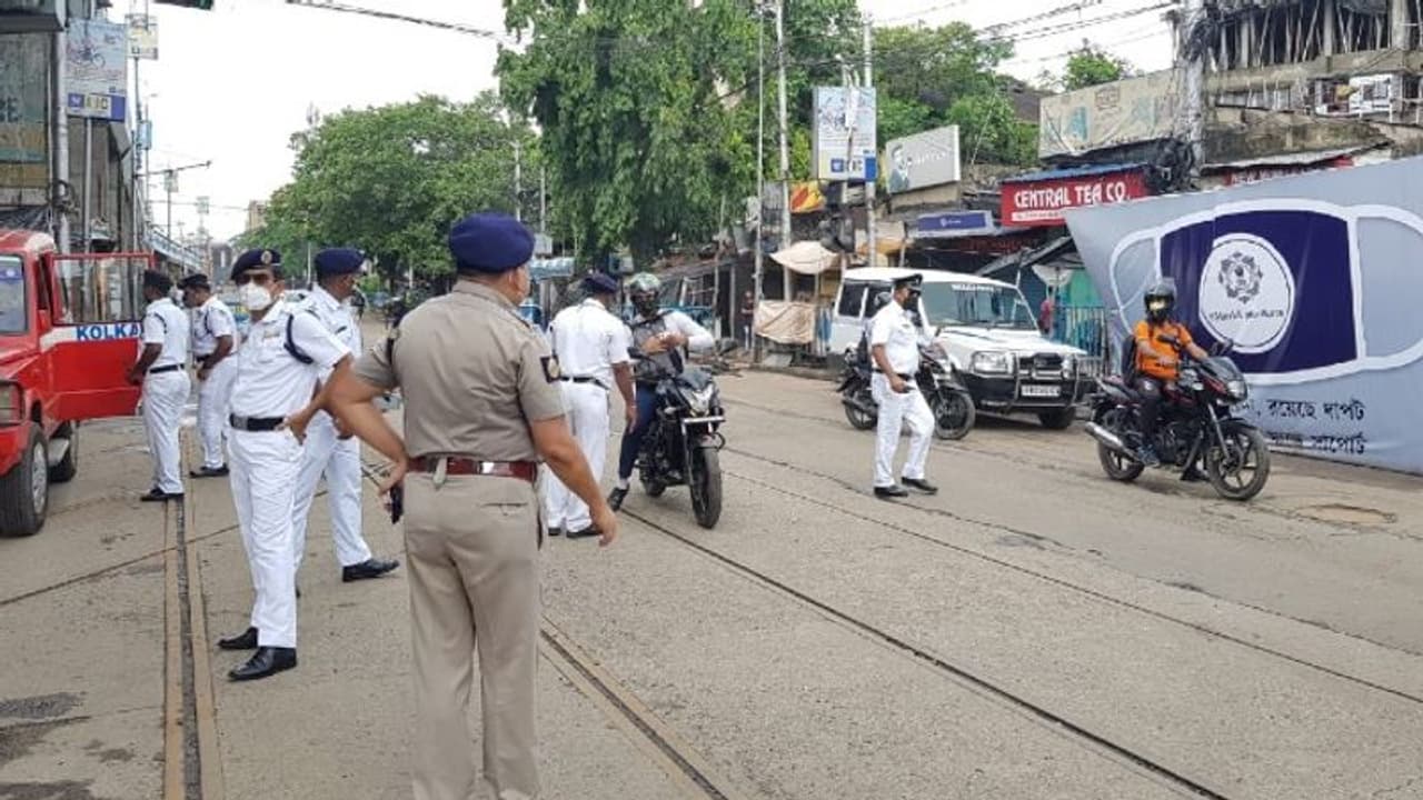 আজ পূর্ণ লকডাউন, শহরে চলছে নাকা চেকিং, বিধি ভঙ্গে সকাল থেকে শুরু গ্রেফতার