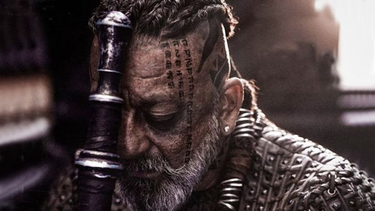 सिर पर टैटू, कवच और सफेद दाढ़ी में खूंखार दिखे संजय दत्त, 'केजीएफ 2' से सामने आया अधीरा का लुक सिर पर टैटू, कवच और सफेद दाढ़ी में खूंखार दिखे संजय दत्त, 'केजीएफ 2' से सामने आया अधीरा का लुक