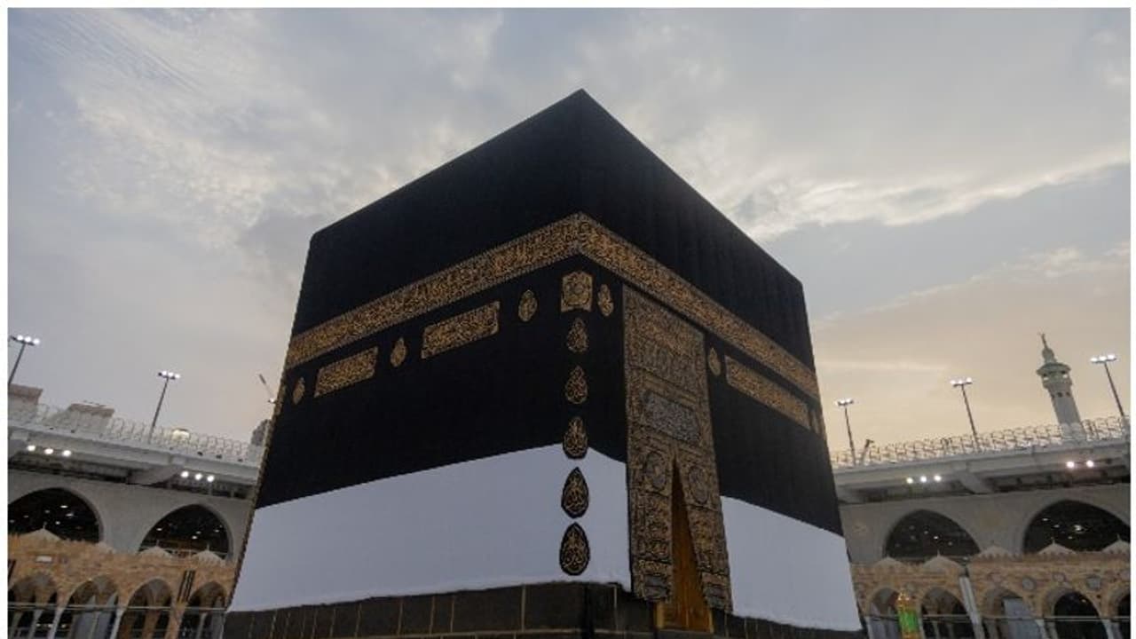 കനത്ത ചൂടും തിരക്കും; ഹറമുകളിൽ ജുമുഅ ഖുതുബയും നമസ്കാര സമയവും ചുരുക്കും കനത്ത ചൂടും തിരക്കും; ഹറമുകളിൽ ജുമുഅ ഖുതുബയും നമസ്കാര സമയവും ചുരുക്കും