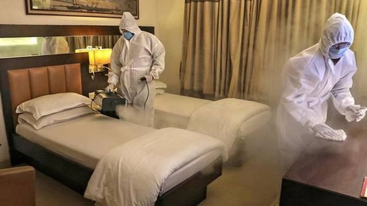 കൊവിഡ് പ്രതിരോധം അടുത്ത ഘട്ടത്തിലേക്ക്: രോഗികൾക്ക് വീട്ടിൽ ചികിത്സ തുടങ്ങുന്നു കൊവിഡ് പ്രതിരോധം അടുത്ത ഘട്ടത്തിലേക്ക്: രോഗികൾക്ക് വീട്ടിൽ ചികിത്സ തുടങ്ങുന്നു