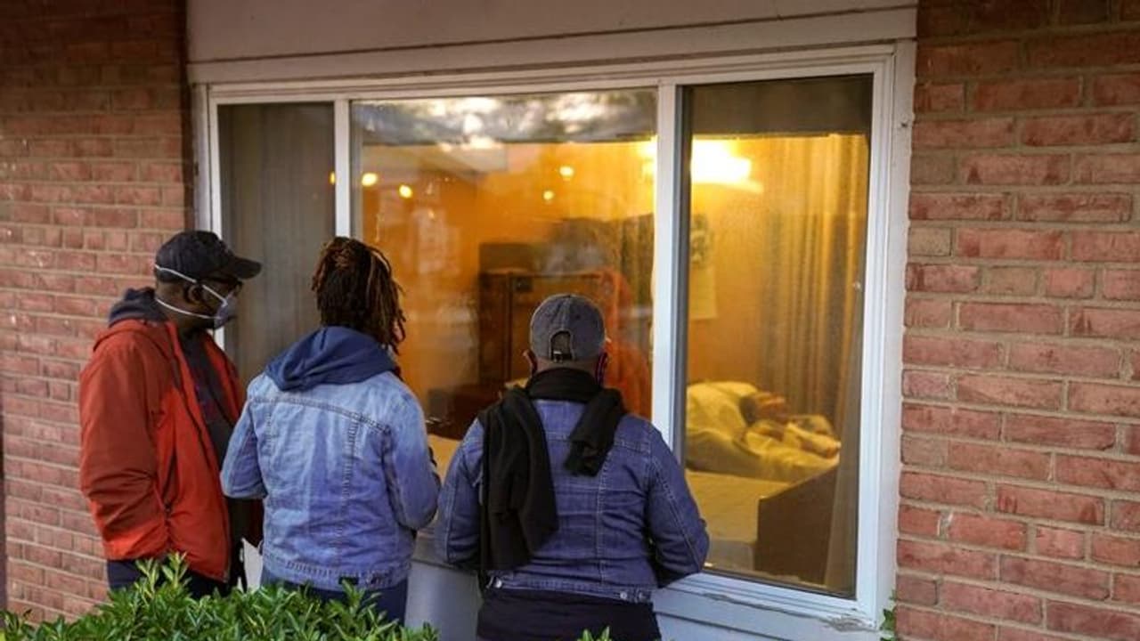 അമേരിക്കയിൽ കൊവിഡ് മരണം 2 ലക്ഷംകവിഞ്ഞു; നാണക്കേടെന്ന് ട്രംപ് അമേരിക്കയിൽ കൊവിഡ് മരണം 2 ലക്ഷംകവിഞ്ഞു; നാണക്കേടെന്ന് ട്രംപ്