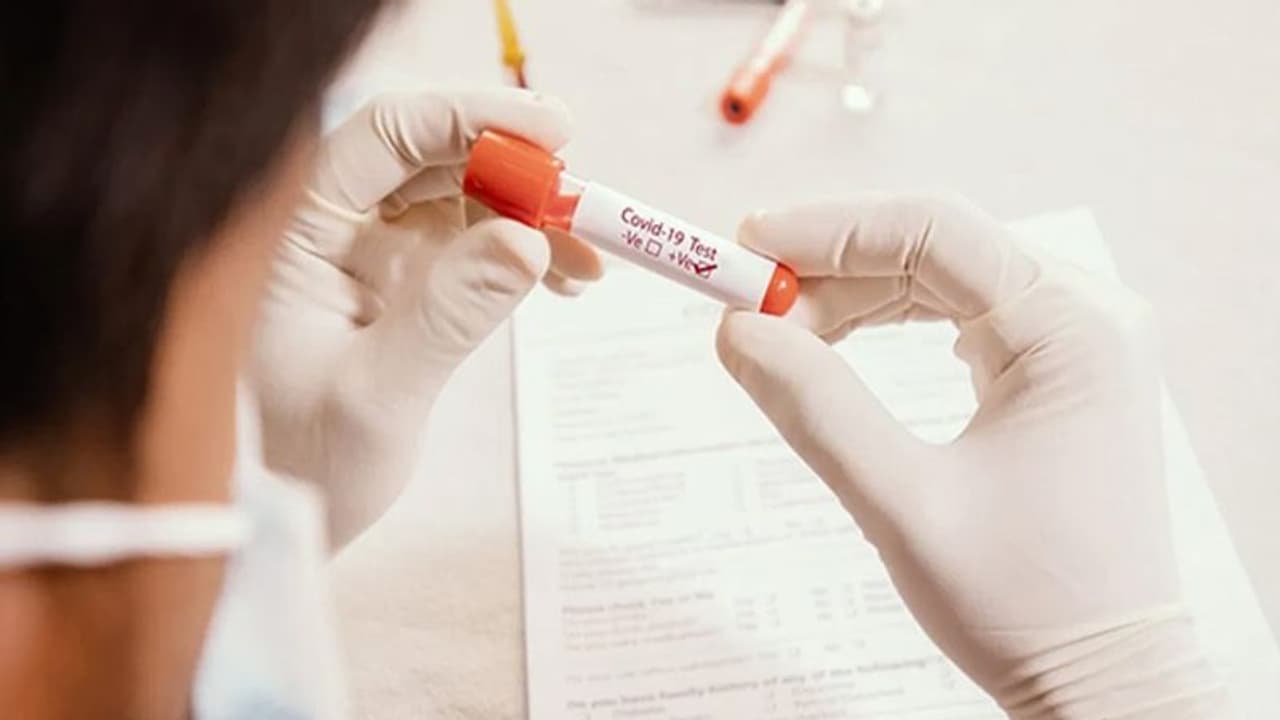 ഇന്ത്യയില്‍ കൊവിഡ് കേസുകള്‍ വര്‍ധിക്കുന്നു; മറ്റൊരു തരംഗത്തിന് സാധ്യതയോ?