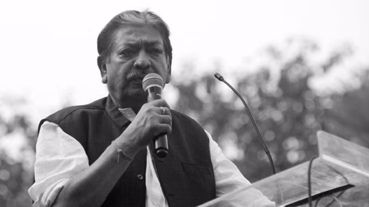 সুদীর্ঘ রাজনৈতিক জীবনে এসেছিল অনেক উত্থান পতন, কীভাবে সকলের 'ছোড়াদা' হয়েছিলেন সোমেন মিত্র সুদীর্ঘ রাজনৈতিক জীবনে এসেছিল অনেক উত্থান পতন, কীভাবে সকলের 'ছোড়াদা' হয়েছিলেন সোমেন মিত্র