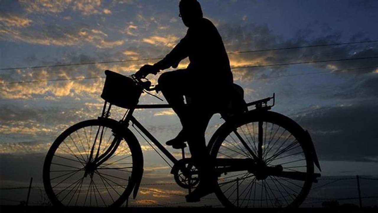 JEE Main: Father cycles for two and a half hours to bring son to examination centre
