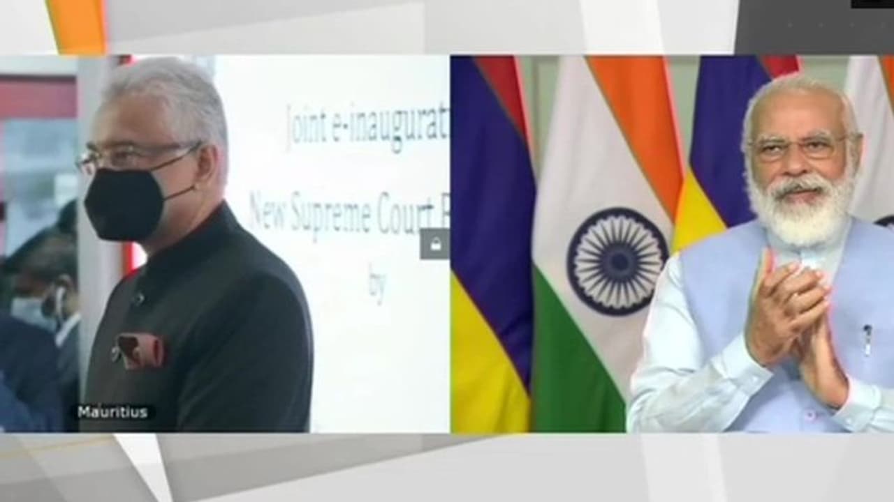 মরিশাস সুপ্রিম কোর্টের উদ্বোবোধন অনুষ্ঠানে পরোক্ষে চিনকে নিশানা, দুই দেশের বন্ধুত্বে জোর দিলেন মোদী মরিশাস সুপ্রিম কোর্টের উদ্বোবোধন অনুষ্ঠানে পরোক্ষে চিনকে নিশানা, দুই দেশের বন্ধুত্বে জোর দিলেন মোদী