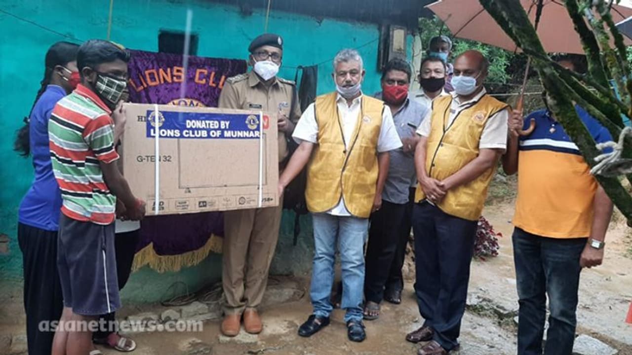 ഓണ്ലൈന് പഠനം വഴിമുട്ടിയ വിദ്യാര്ഥികള്ക്ക് താങ്ങായി മൂന്നാര് ലയണ്സ് ക്ലബ് ഓണ്ലൈന് പഠനം വഴിമുട്ടിയ വിദ്യാര്ഥികള്ക്ക് താങ്ങായി മൂന്നാര് ലയണ്സ് ക്ലബ്