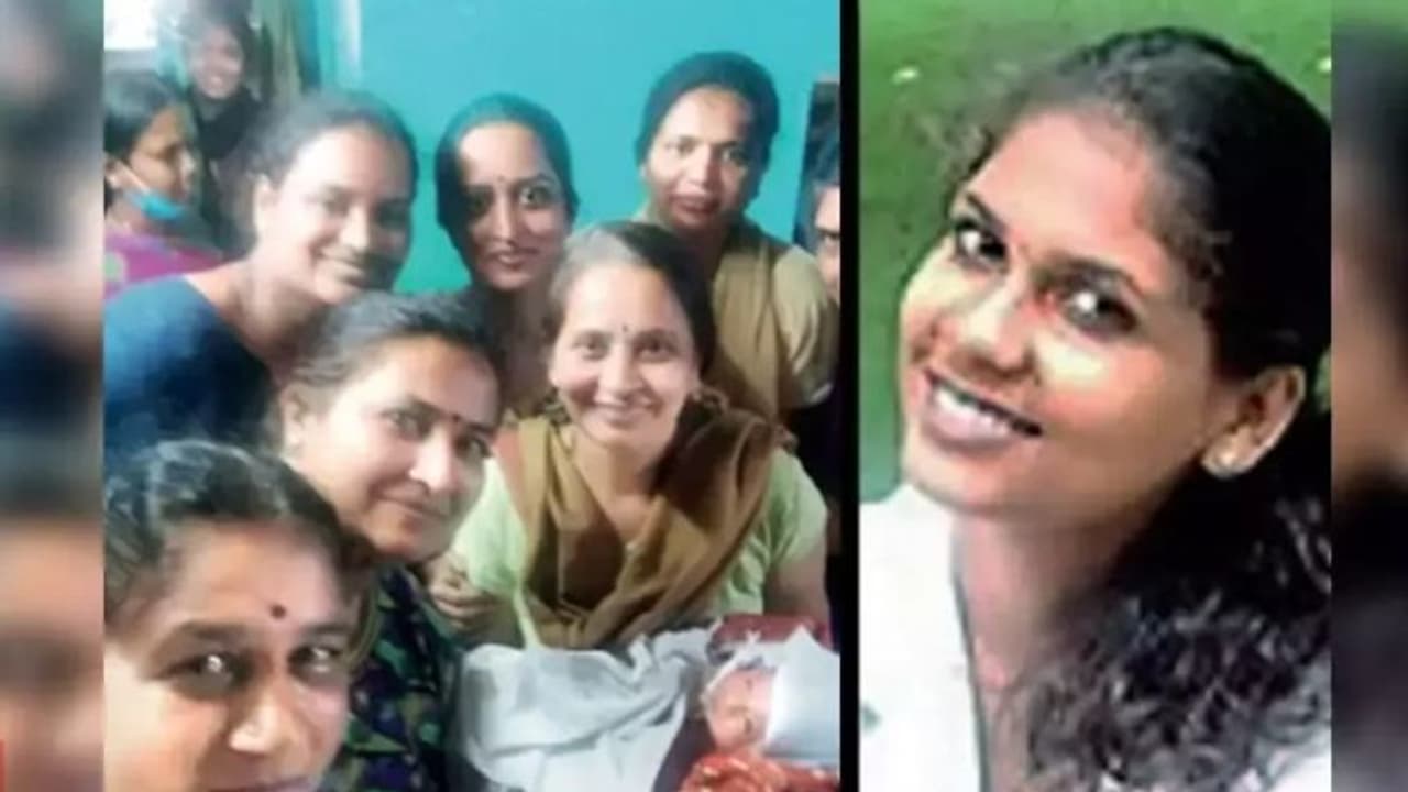 ആശുപത്രിയിൽ എത്തിക്കാനായില്ല, പിന്നാലെ വീഡിയോ കോളിലൂടെ ഡോക്ടർ നിർദേശം നല്കി; യുവതിയ്ക്ക് വീട്ടിൽ പ്രസവം ആശുപത്രിയിൽ എത്തിക്കാനായില്ല, പിന്നാലെ വീഡിയോ കോളിലൂടെ ഡോക്ടർ നിർദേശം നല്കി; യുവതിയ്ക്ക് വീട്ടിൽ പ്രസവം