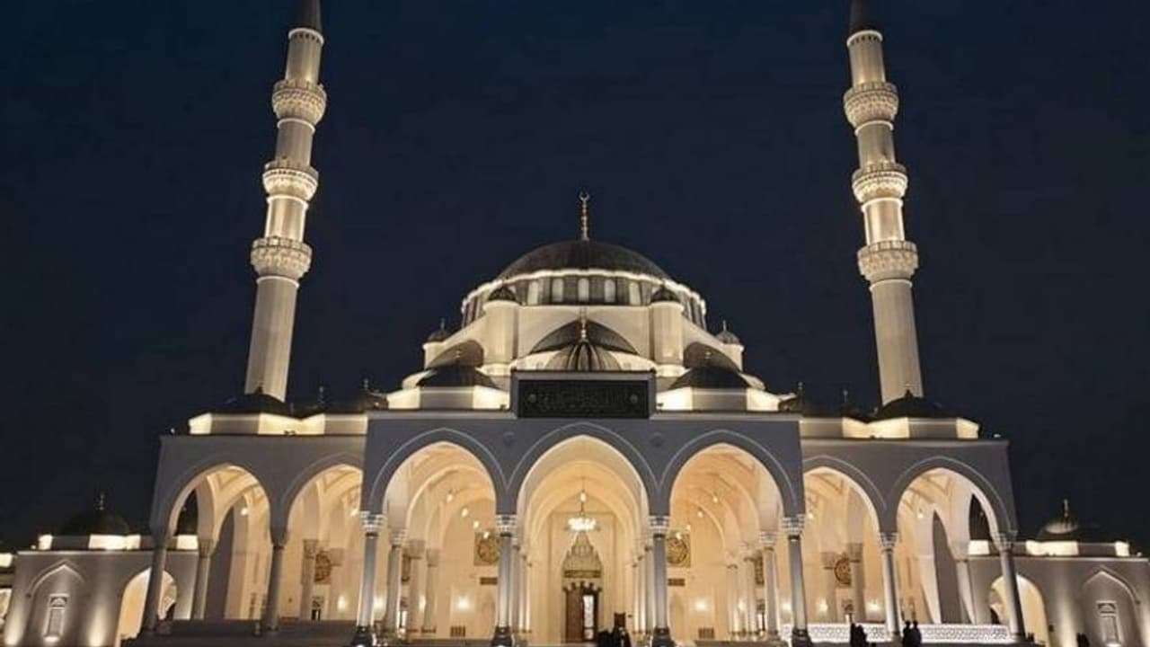 യുഎഇയില് പെരുന്നാള് നമസ്കാര സമയങ്ങള് പ്രഖ്യാപിച്ചു യുഎഇയില് പെരുന്നാള് നമസ്കാര സമയങ്ങള് പ്രഖ്യാപിച്ചു