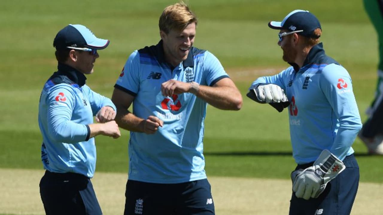 4 ஓவரில் 4 விக்கெட்.. அயர்லாந்தை அல்லு தெறிக்கவிடும் டேவிட் வில்லி..! செம கம்பேக் 4 ஓவரில் 4 விக்கெட்.. அயர்லாந்தை அல்லு தெறிக்கவிடும் டேவிட் வில்லி..! செம கம்பேக்