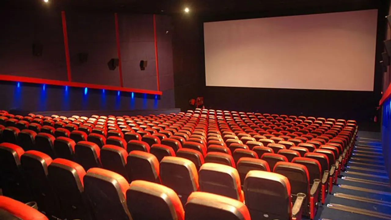 ಮಲ್ಟಿಪ್ಲೆಕ್ಸ್ಗಳಿಗೆ ಒಂದೇ ದಿನ 65 ಲಕ್ಷ ಜನ: ಹೊಸ ದಾಖಲೆ ಮಲ್ಟಿಪ್ಲೆಕ್ಸ್ಗಳಿಗೆ ಒಂದೇ ದಿನ 65 ಲಕ್ಷ ಜನ: ಹೊಸ ದಾಖಲೆ