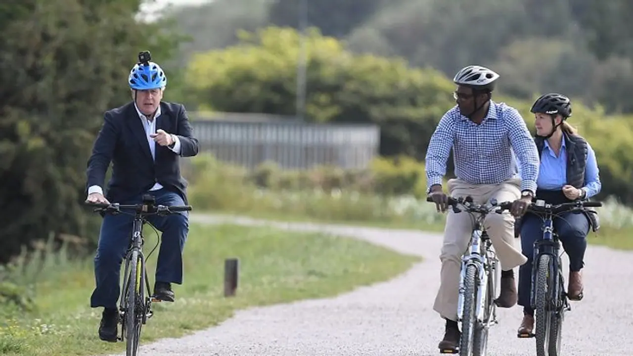 ಮೇಡ್ ಇನ್ ಇಂಡಿಯಾ ಹೀರೋ ಸೈಕಲ್ ಮೇಲೆ UK ಪ್ರಧಾನಿ ಸವಾರಿ!