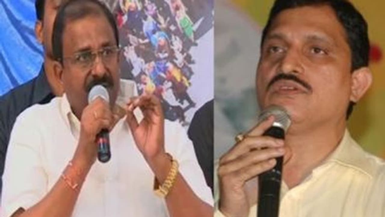 అమరావతిపై కేంద్రం జోక్యం: సుజనా ఒకటి.. సోము మరొకటి, అయోమయంలో బీజేపీ శ్రేణులు అమరావతిపై కేంద్రం జోక్యం: సుజనా ఒకటి.. సోము మరొకటి, అయోమయంలో బీజేపీ శ్రేణులు