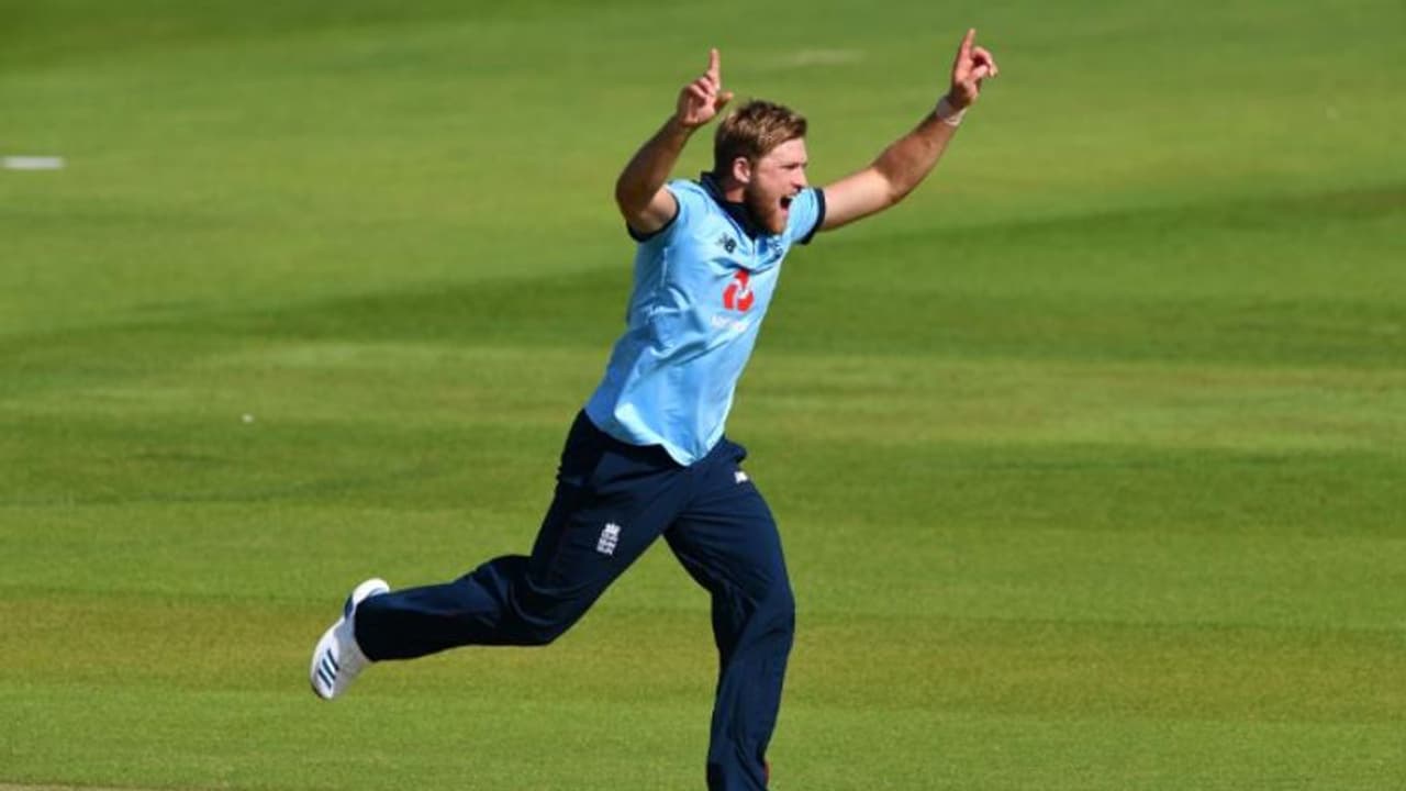 വീരനായി വില്ലി; ആദ്യ ഏകദിനത്തില് അയര്ലന്ഡിന്റെ കഥ കഴിച്ച് ഇംഗ്ലണ്ട് വീരനായി വില്ലി; ആദ്യ ഏകദിനത്തില് അയര്ലന്ഡിന്റെ കഥ കഴിച്ച് ഇംഗ്ലണ്ട്