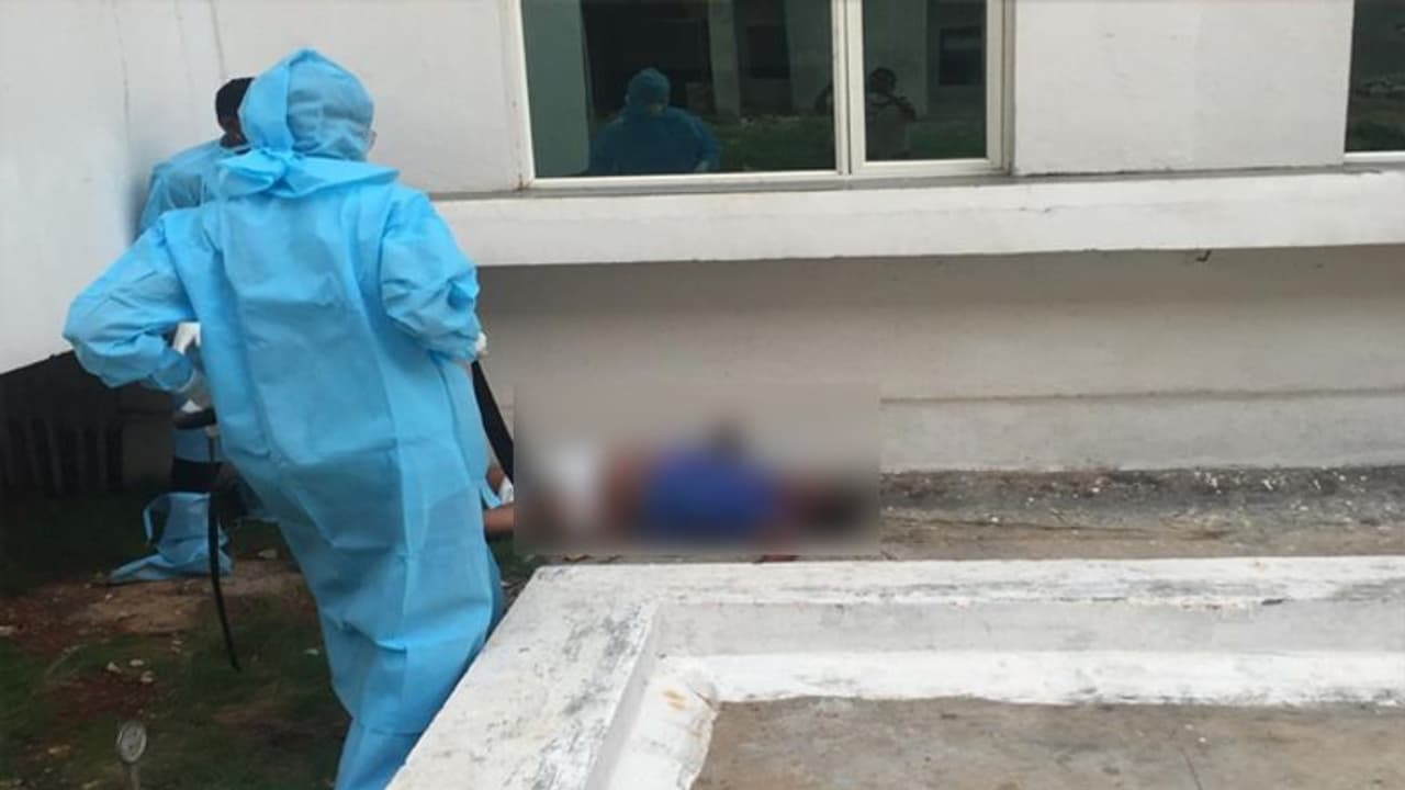 కోవిడ్ నుండి కోలుకున్నా ఆదరించని కుటుంబం: మనస్థాపంతో మహిళ ఆత్మహత్యాయత్నం కోవిడ్ నుండి కోలుకున్నా ఆదరించని కుటుంబం: మనస్థాపంతో మహిళ ఆత్మహత్యాయత్నం