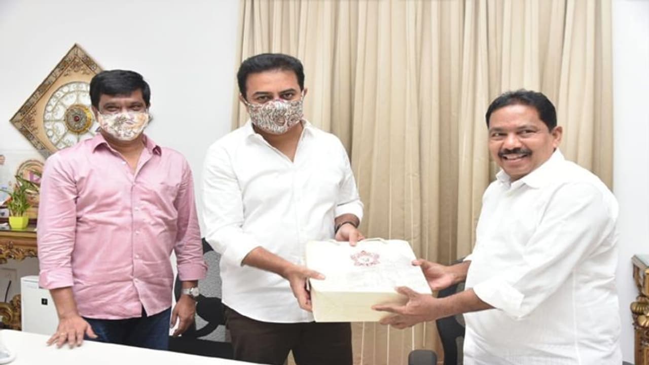 కేటీఆర్ ను కలిసిన ఏపీ మంత్రి విశ్వరూప్ కేటీఆర్ ను కలిసిన ఏపీ మంత్రి విశ్వరూప్