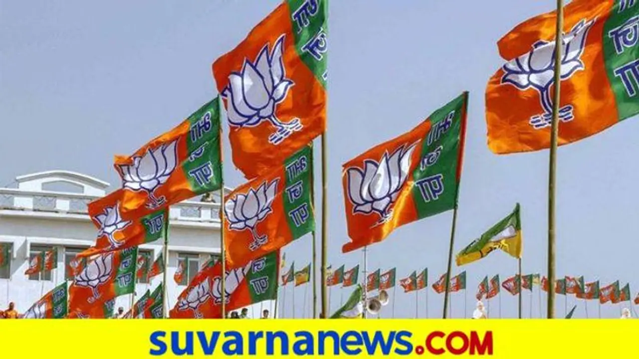 ನೂರಕ್ಕೂ ಹೆಚ್ಚು ಕಾರ್ಯಕರ್ತರು ಕಾಂಗ್ರೆಸ್‌ ತೊರೆದು ಬಿಜೆಪಿ ಸೇರ್ಪಡೆ