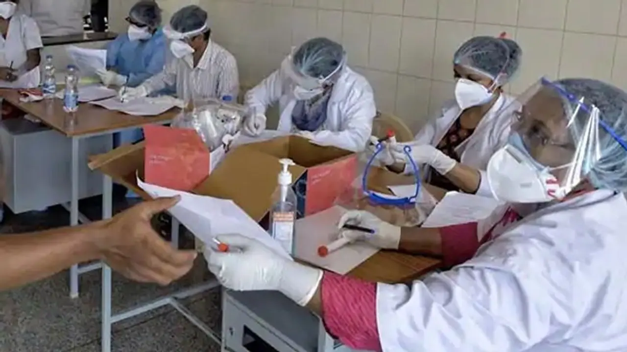 देश में 24 घंटे में रिकॉर्ड 57 हजार मामले दर्ज, 17 लाख के करीब पहुंची संक्रमितों की संख्या