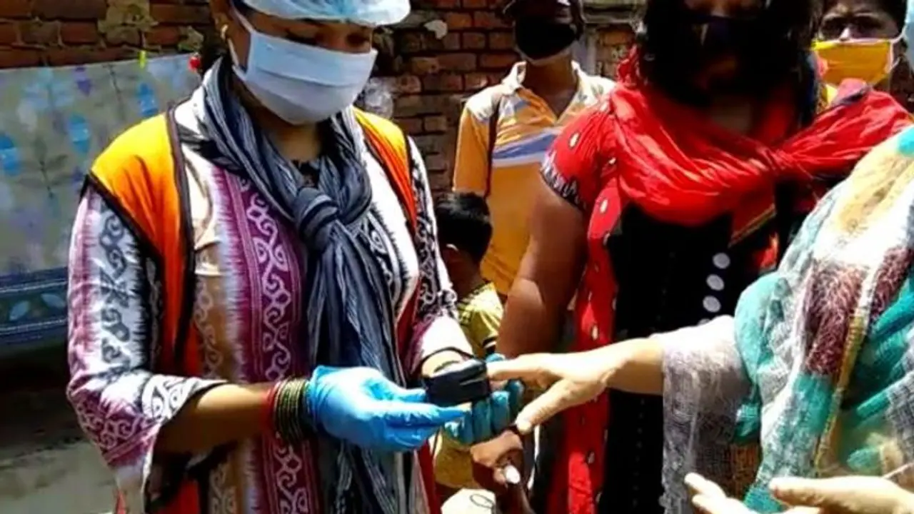 শুক্রবার শহরের ১৫০ টি পরিবারের চলল পালস অক্সিমিটার চেকিং, উদ্যোগে পুরসভা ও স্বাস্থ্য দফতর শুক্রবার শহরের ১৫০ টি পরিবারের চলল পালস অক্সিমিটার চেকিং, উদ্যোগে পুরসভা ও স্বাস্থ্য দফতর