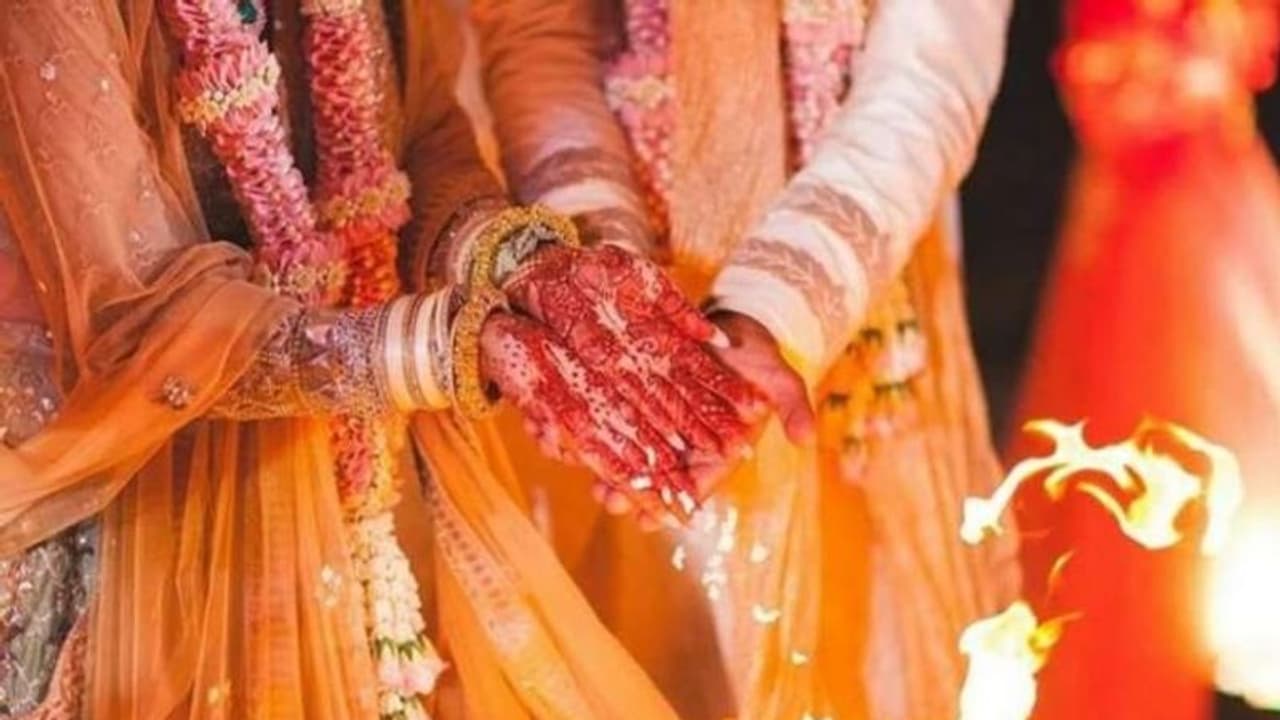 Gujarat: 3 days after marriage, second wife flees with Rs 70,000 Gujarat: 3 days after marriage, second wife flees with Rs 70,000
