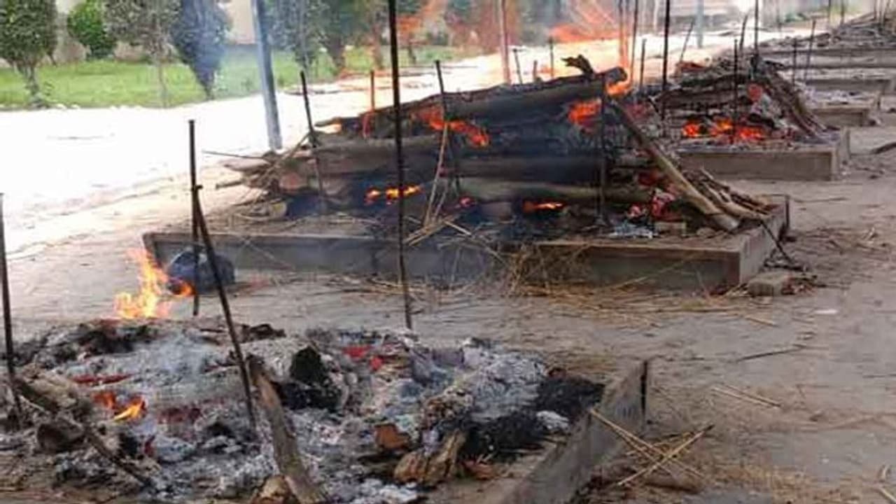 पंजाब में जहरीली शराब से 21 की मौत, आंध्र प्रदेश में शराब नहीं मिली तो पी लिया सैनिटाइजर, 9 की मौत पंजाब में जहरीली शराब से 21 की मौत, आंध्र प्रदेश में शराब नहीं मिली तो पी लिया सैनिटाइजर, 9 की मौत