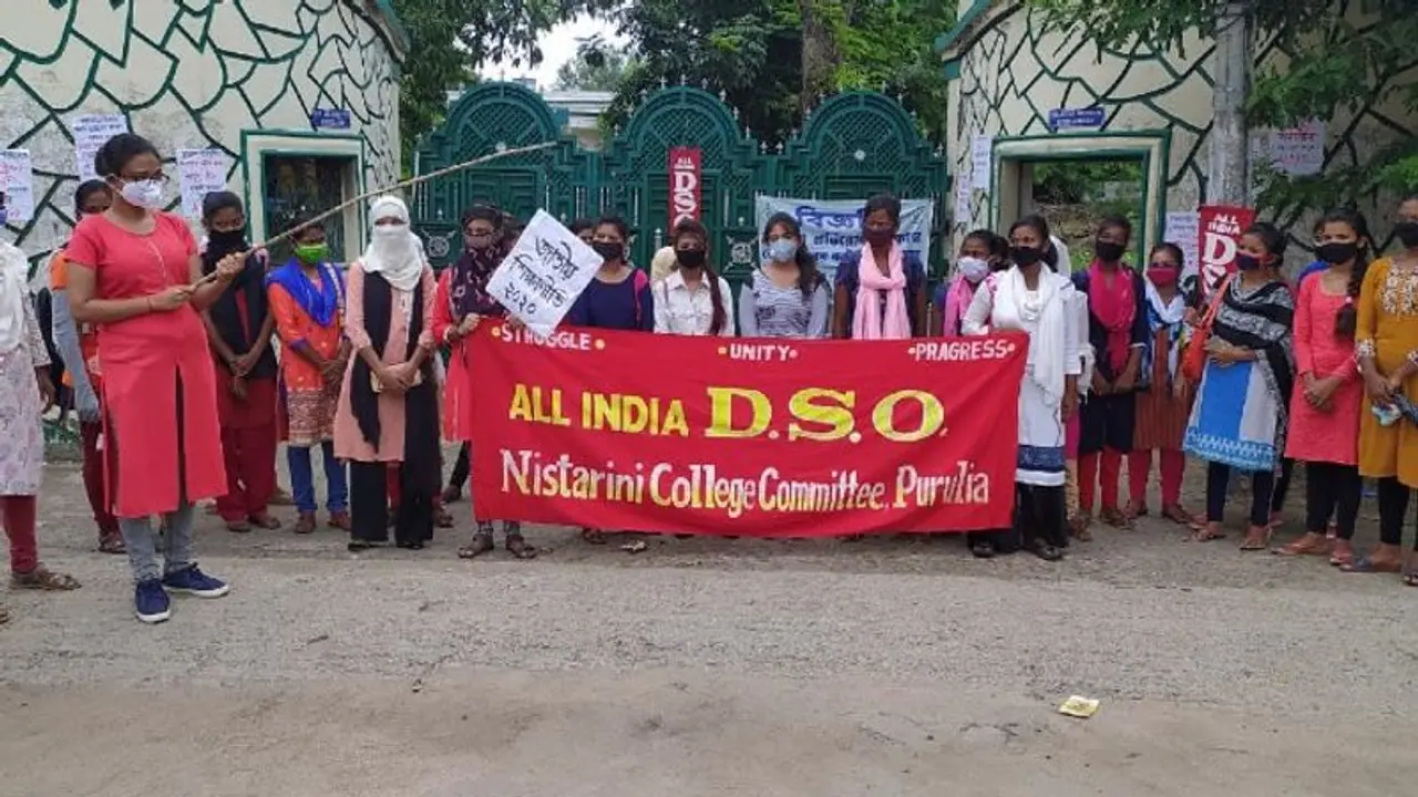 আন্দোলনের পথে দাবি আদায় পড়ুয়াদের, ভর্তির জন্য বাড়তি ফি মকুব কলেজ কর্তৃপক্ষের