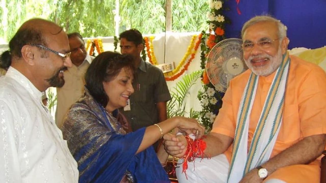 ২৫ বছর ধরে মোদীকে রাখি পরান তাঁর 'পাকিস্তানি বোন', করোনা মহামারির বছরে কী হবে