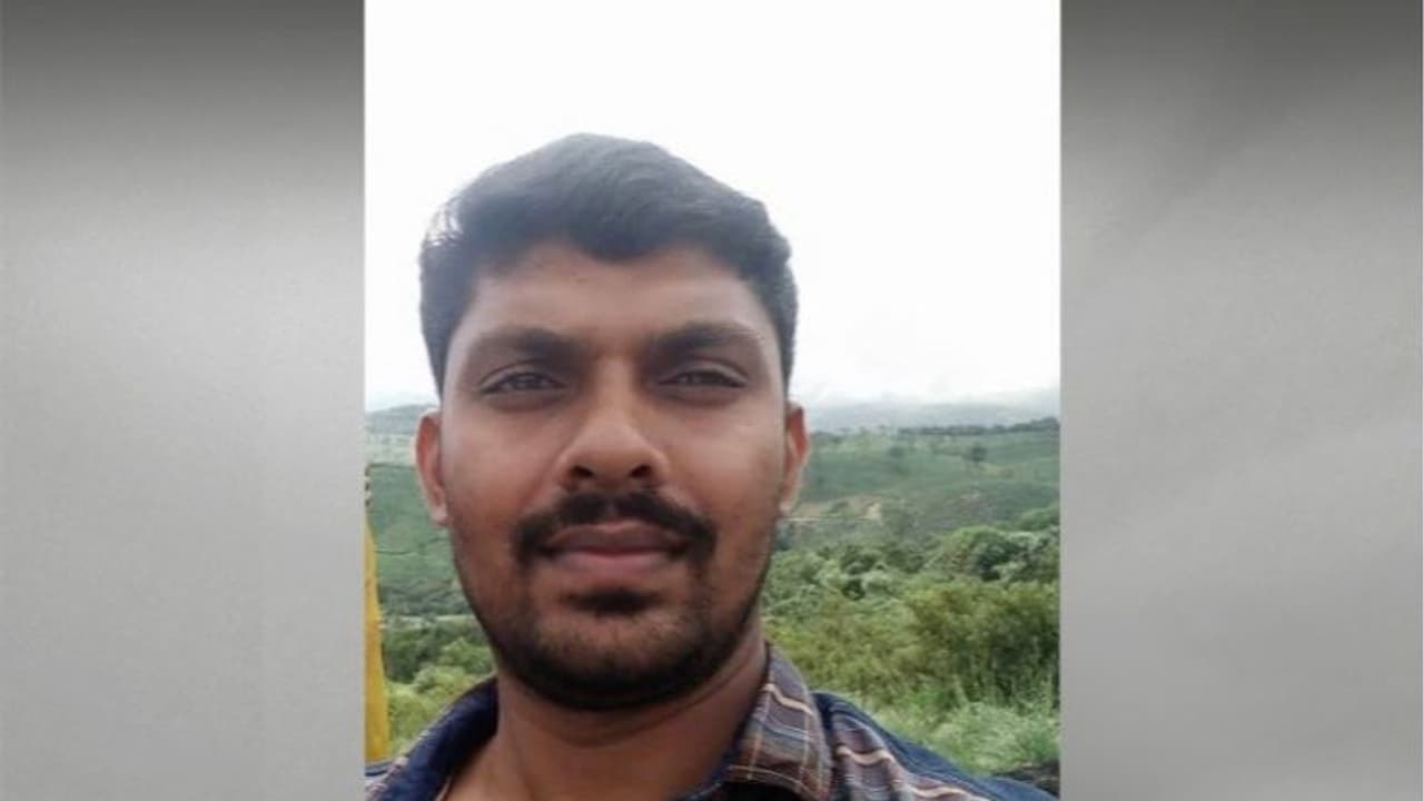 പെരുമ്പാവൂരിൽ തോട്ടിൽ മീൻ പിടിക്കാൻ പോയ യുവാവിനെ മരിച്ചനിലയിൽ കണ്ടെത്തി പെരുമ്പാവൂരിൽ തോട്ടിൽ മീൻ പിടിക്കാൻ പോയ യുവാവിനെ മരിച്ചനിലയിൽ കണ്ടെത്തി