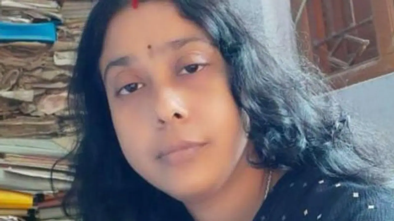 ছেলে বউমার অশান্তি থামাতে গিয়ে ঘটল বিপত্তি, অ্যাসিড হামলার শিকার হলেন শাশুড়ি ছেলে বউমার অশান্তি থামাতে গিয়ে ঘটল বিপত্তি, অ্যাসিড হামলার শিকার হলেন শাশুড়ি