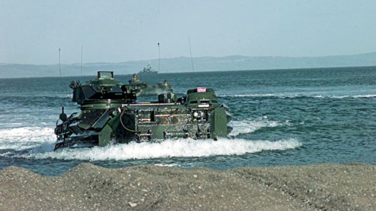 ১৬ জন সেনাকে নিয়ে ডুবে গেল মার্কিন উভচর ট্যাঙ্ক, নিখোঁজদের খোঁজে তোলপাড় সমুদ্র