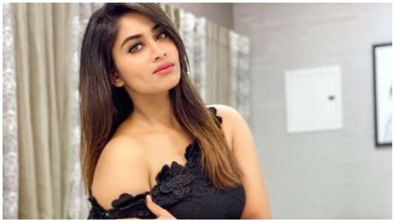 இந்த பூமியின் மிக அழகான பெண்ணே... ஷிவானியின் லேட்டஸ்ட் புகைப்படத்திற்கு குவியும் லைக்ஸ்! இந்த பூமியின் மிக அழகான பெண்ணே... ஷிவானியின் லேட்டஸ்ட் புகைப்படத்திற்கு குவியும் லைக்ஸ்!