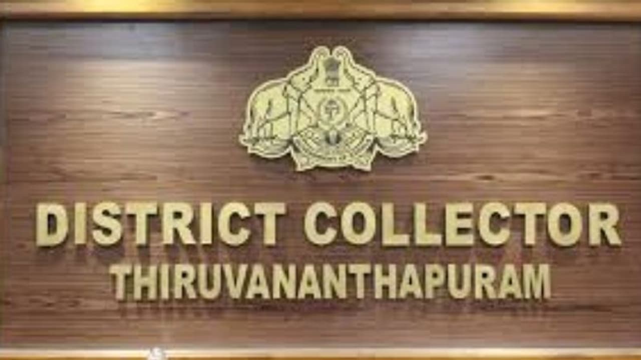തിരുവനന്തപുരം ജില്ലാ കളക്ടറുടെ അക്കൗണ്ടിൽ നിന്ന് രണ്ട് കോടി തട്ടിയെടുത്തു, ട്രഷറി ഉദ്യോഗസ്ഥനെതിരെ പരാതി തിരുവനന്തപുരം ജില്ലാ കളക്ടറുടെ അക്കൗണ്ടിൽ നിന്ന് രണ്ട് കോടി തട്ടിയെടുത്തു, ട്രഷറി ഉദ്യോഗസ്ഥനെതിരെ പരാതി