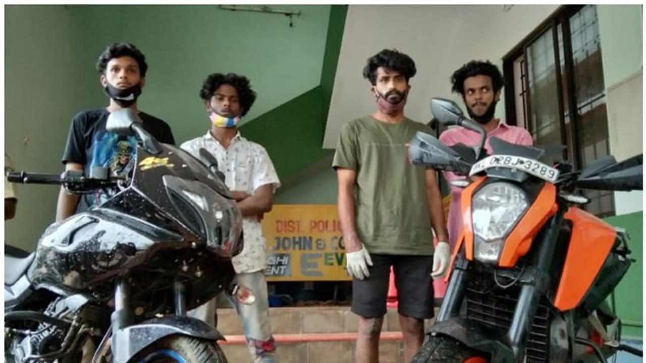 മോഷണ വണ്ടിയുമായെത്തി, നമ്പര് പരിശോധിച്ചപ്പോള് കുടുങ്ങി; യുവാക്കള് പിടിയില് മോഷണ വണ്ടിയുമായെത്തി, നമ്പര് പരിശോധിച്ചപ്പോള് കുടുങ്ങി; യുവാക്കള് പിടിയില്