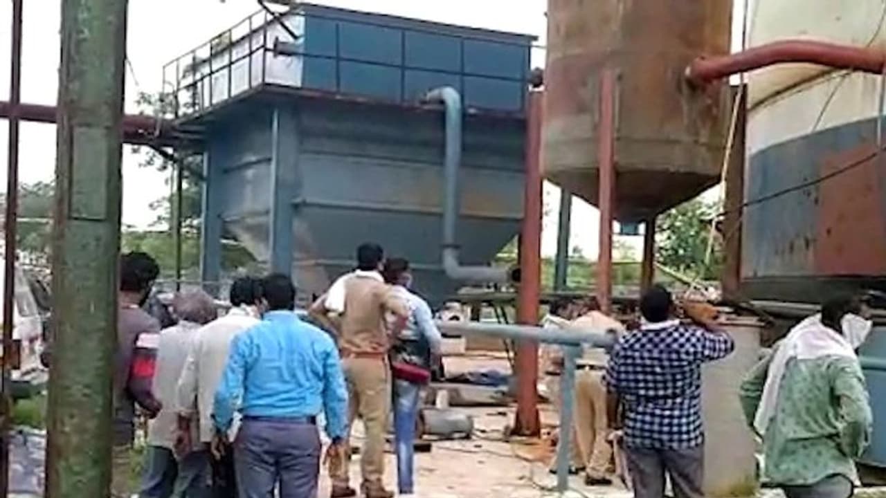 नागपुर में एक फैक्ट्री में बॉयलर फटने से 5 की मौत, परिजनों ने शव लेने से किया इनकार नागपुर में एक फैक्ट्री में बॉयलर फटने से 5 की मौत, परिजनों ने शव लेने से किया इनकार