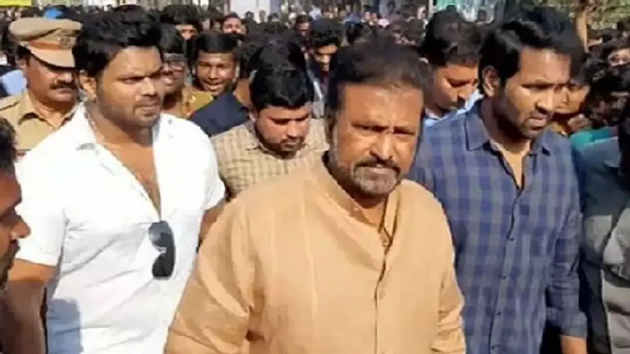 మోహన్‌ బాబు ఇంటి దగ్గర కలకలం సృష్టించిన నలుగురి అరెస్ట్‌