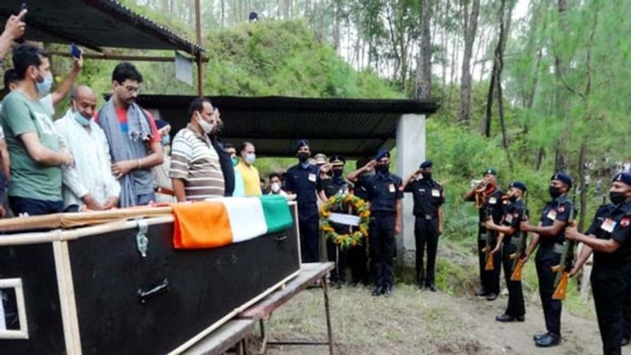 West Bengal: Soldier’s death by accidental electrocution in Jammu casts shadow over celebrations in Nalhati West Bengal: Soldier’s death by accidental electrocution in Jammu casts shadow over celebrations in Nalhati