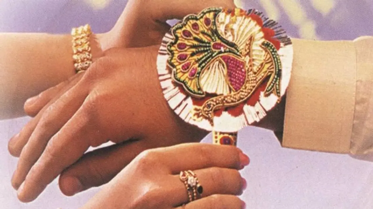 ২৯ বছর পরে বিশেষ যোগ সৃষ্টি হয়েছে রাখি পূর্ণিমায়, জেনে নিন এর গুরুত্ব ২৯ বছর পরে বিশেষ যোগ সৃষ্টি হয়েছে রাখি পূর্ণিমায়, জেনে নিন এর গুরুত্ব